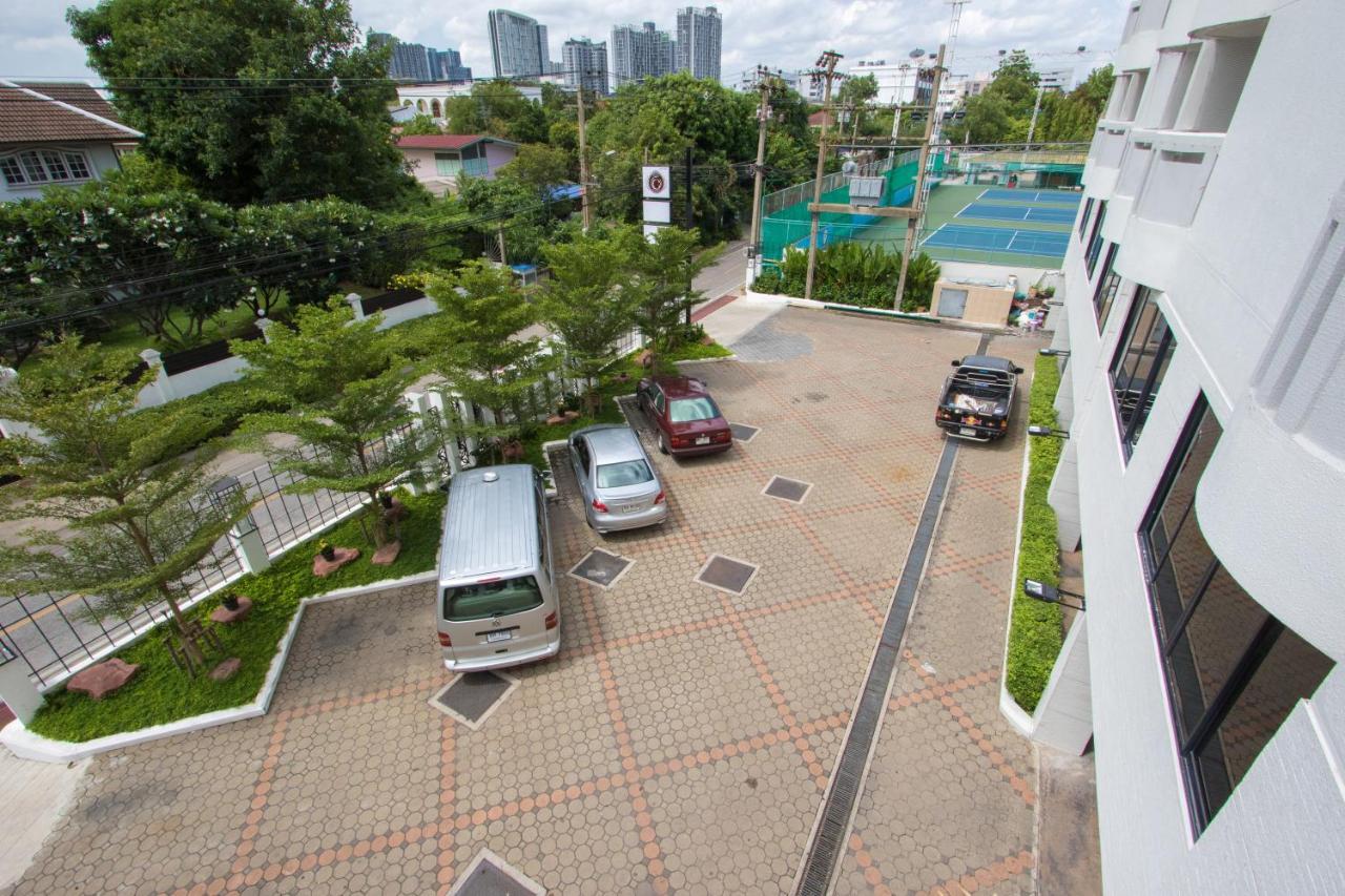 Chateau De Sukhumvit Bangkok Exterior photo